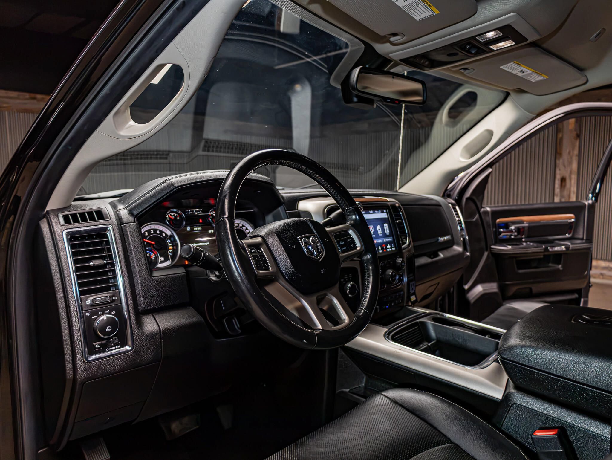 Used 2018 RAM 2500 Laramie w/ Convenience Group AWD/4WD image 16