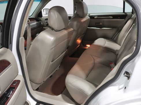 Used 2008 Lincoln Town Car Signature Limited RWD image 71