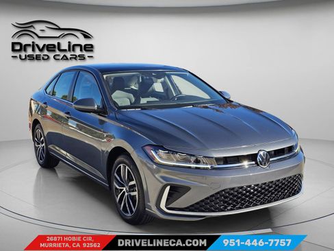 Used 2025 Volkswagen Jetta SE image 5