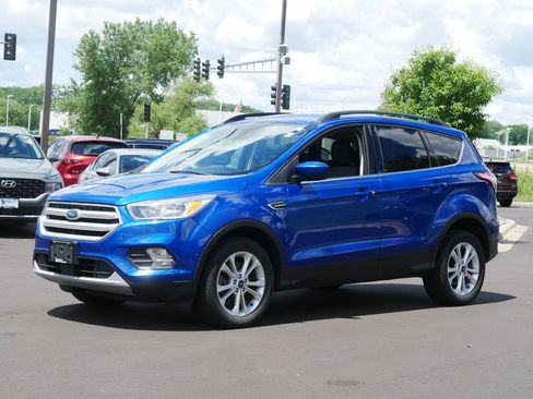 Used 2018 Ford Escape SE w/ Ford Safe & Smart Package AWD/4WD image 2