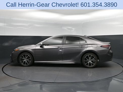 Used 2023 Toyota Camry SE w/ Convenience Package FWD image 4
