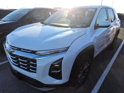 Used 2025 Chevrolet Equinox LT w/ Safety and Technology Package image 3