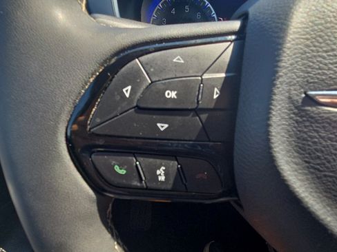 Used 2025 Chrysler Pacifica Limited FWD image 13