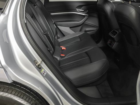 Used 2022 Audi e-tron Premium w/ Convenience Plus Package image 43