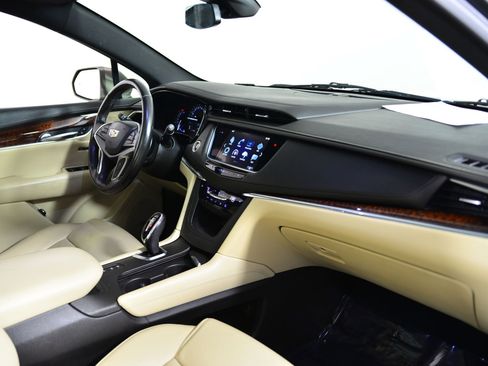 Used 2018 Cadillac XT5 Luxury w/ Driver Awareness Package image 20