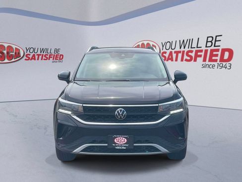 Used 2024 Volkswagen Taos SE AWD/4WD image 2