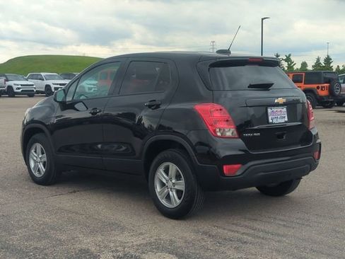 Used 2022 Chevrolet Trax LS w/ Tint and Cruise Package AWD/4WD image 5