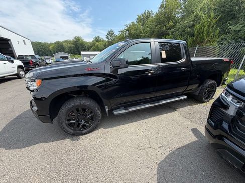 Used 2024 Chevrolet Silverado 1500 LT Trail Boss w/ Convenience Package II AWD/4WD image 4