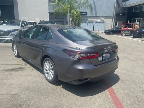 Used 2022 Toyota Camry LE w/ Carpet Mat Package (TMS) FWD image 4