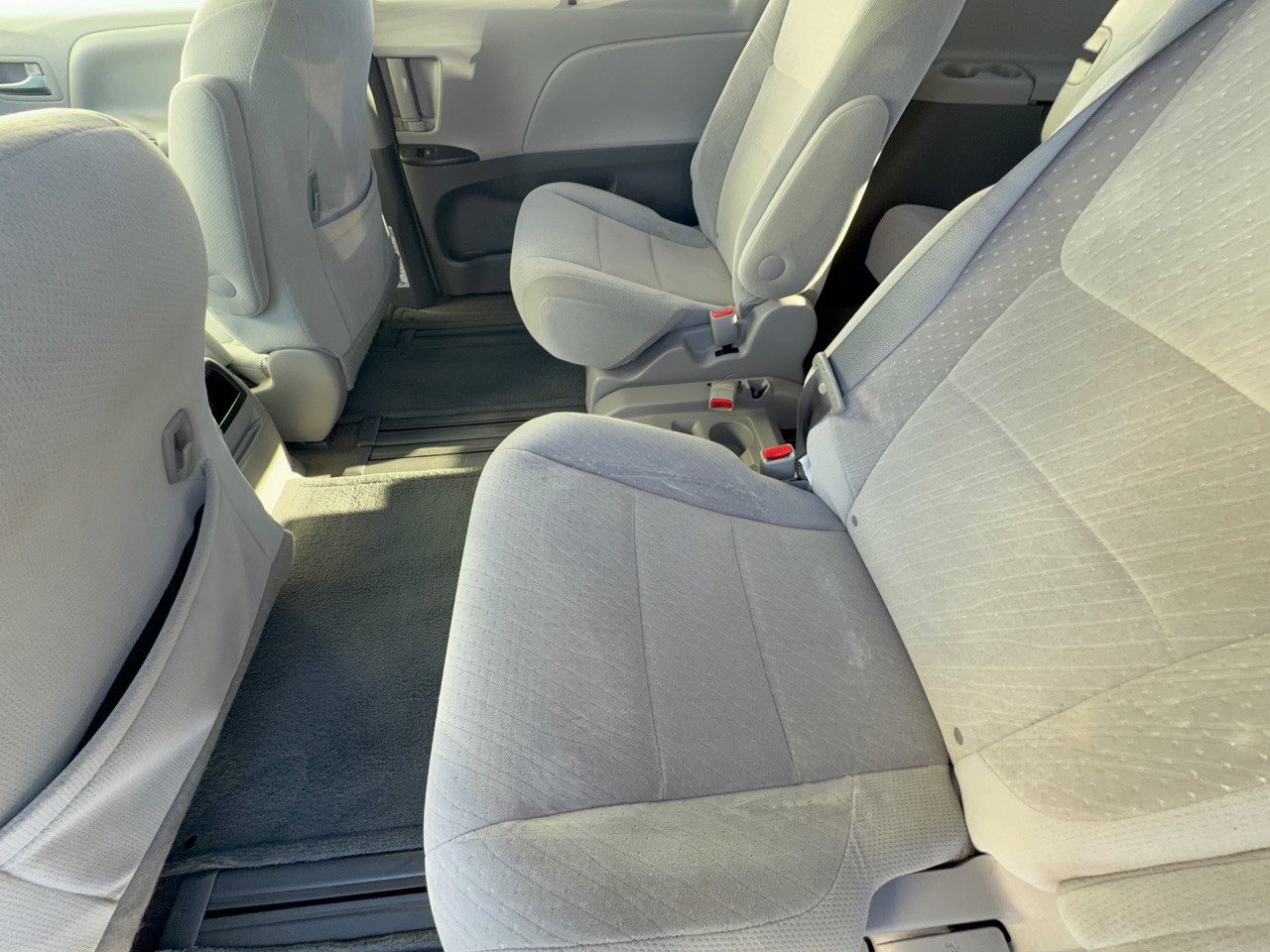 Used 2015 Toyota Sienna LE FWD image 25