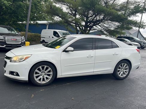 Used 2015 Chevrolet Malibu LT FWD image 2