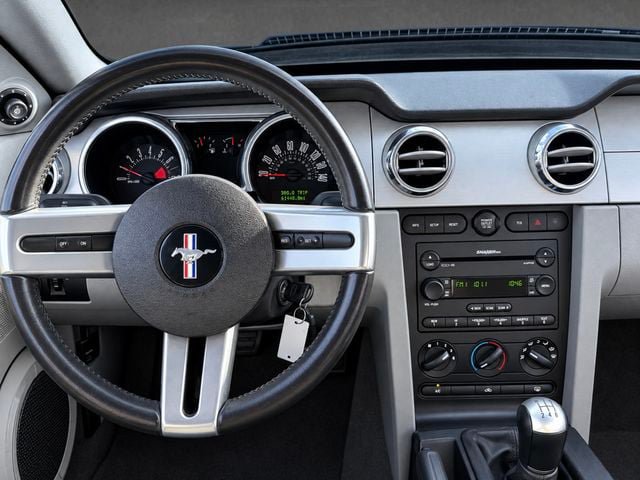 Used 2005 Ford Mustang GT RWD image 16