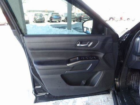 Certified 2024 Nissan Pathfinder SL image 22