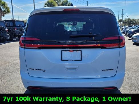 Used 2024 Chrysler Pacifica Limited w/ S Appearance Package image 6