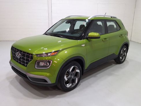 Certified 2023 Hyundai Venue SEL FWD image 7