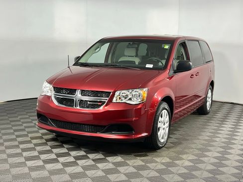 Used 2014 Dodge Grand Caravan SE w/ Quick Order Package 29E SE image 3
