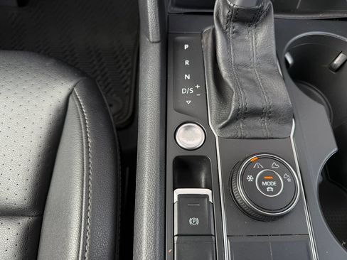 Used 2019 Volkswagen Atlas SE w/ Panoramic Sunroof Package image 24