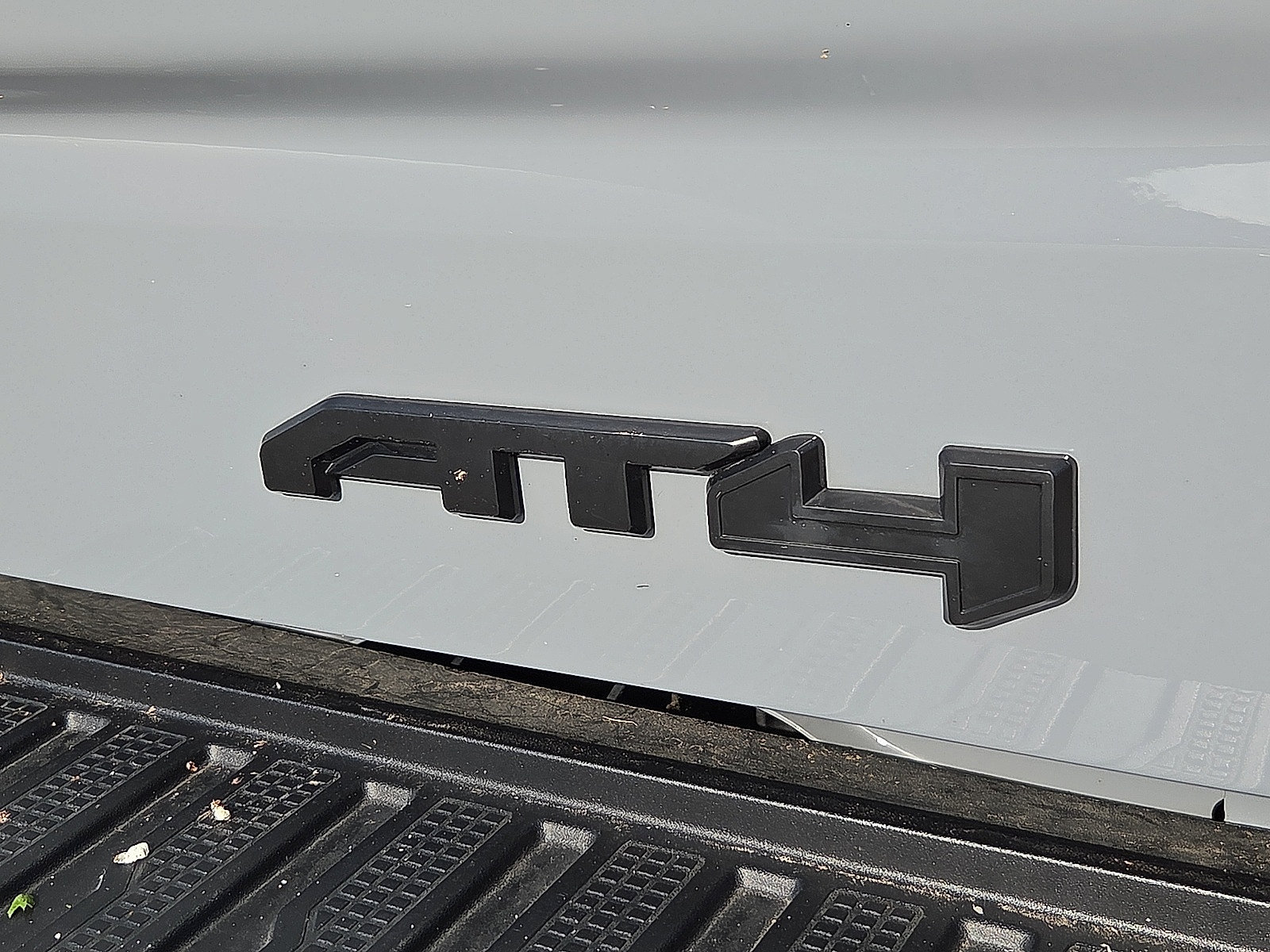 Used 2025 GMC Sierra 1500 AT4 w/ AT4 Premium Package AWD/4WD image 8
