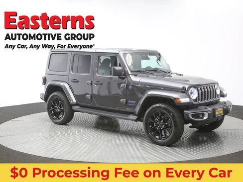 Used 2025 Jeep Wrangler Unlimited Sahara AWD/4WD image 44