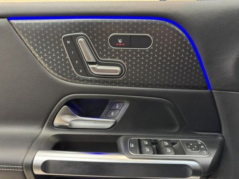 Used 2024 Mercedes-Benz GLB 250 w/ Exclusive Package image 23