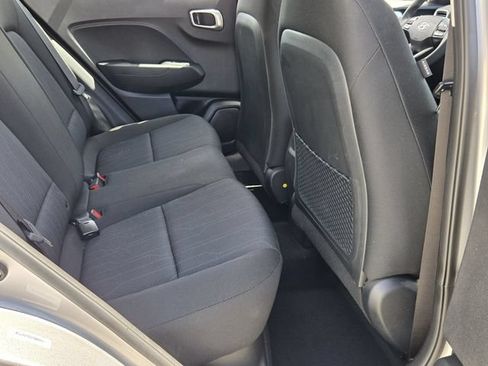 Used 2025 Hyundai Venue SE FWD image 14