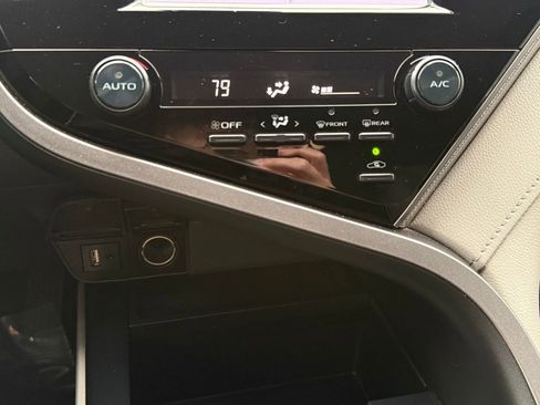 Used 2019 Toyota Camry SE image 27