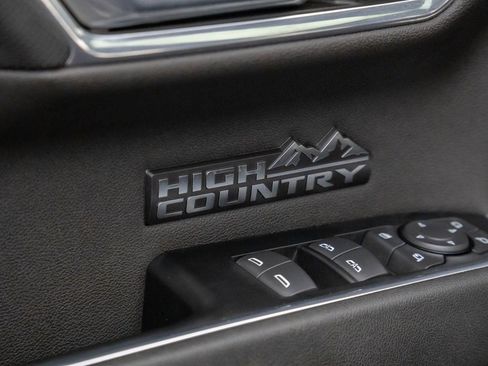 Used 2022 Chevrolet Silverado 1500 High Country w/ Z71 Off-Road Package image 17