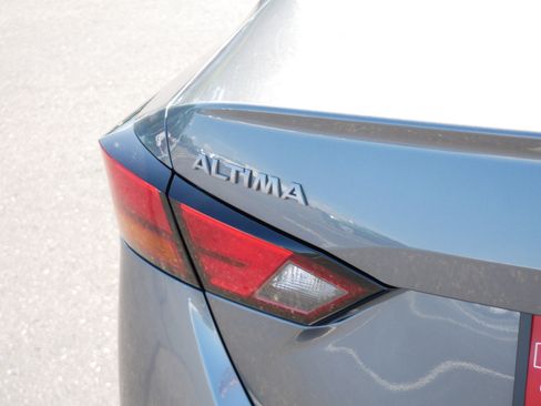 Used 2024 Nissan Altima 2.5 SV FWD image 17