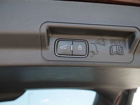 Used 2022 Ford Explorer XLT w/ Equipment Group 202A AWD/4WD image 12