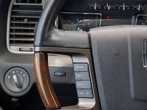 Used 2014 Lincoln Navigator 2WD image 24