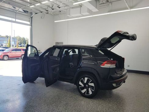 New 2026 Volkswagen Atlas Cross Sport SE FWD image 26