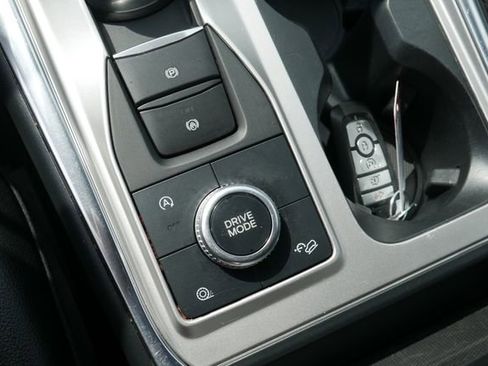 Used 2020 Ford Explorer XLT w/ Equipment Group 202A AWD/4WD image 22