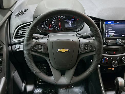 Used 2020 Chevrolet Trax LT image 11