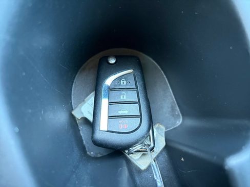 Used 2025 Toyota Corolla LE FWD image 21