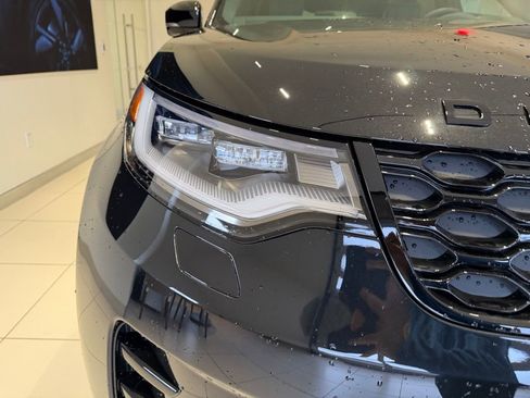 New 2025 Land Rover Discovery Dynamic SE image 8
