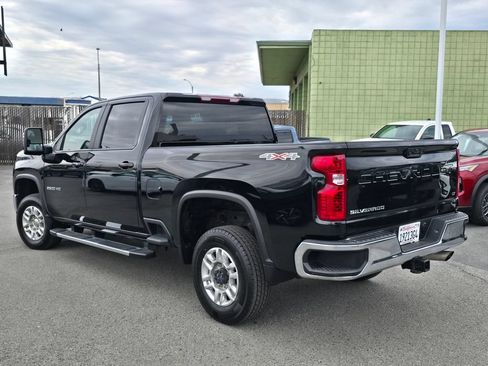 Used 2025 Chevrolet Silverado 2500 LT w/ Convenience Package AWD/4WD image 3