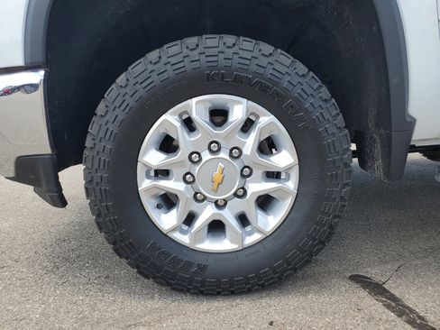 Used 2023 Chevrolet Silverado 2500 LT w/ Convenience Package AWD/4WD image 5