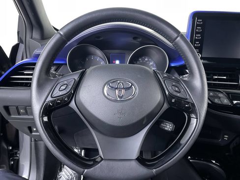 Used 2020 Toyota C-HR XLE FWD image 13