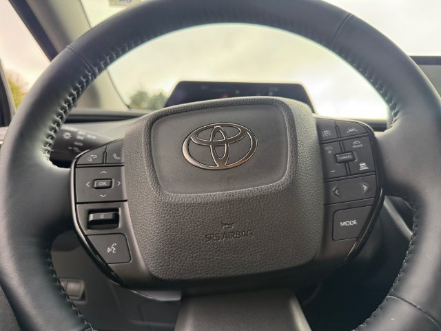 Used 2026 Toyota Prius XLE AWD/4WD image 19