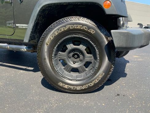 Used 2017 Jeep Wrangler Unlimited Rubicon AWD/4WD image 25