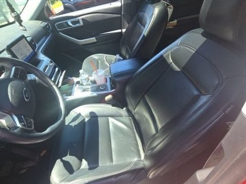 Used 2021 Ford Explorer XLT w/ Equipment Group 202A AWD/4WD image 6