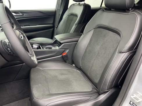 New 2025 Jeep Grand Cherokee L Altitude RWD image 9