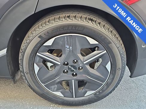 Used 2025 Kia EV6 Light w/ Light LR Technology Package RWD image 12