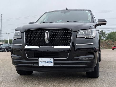 Used 2024 Lincoln Navigator L Reserve AWD/4WD image 3