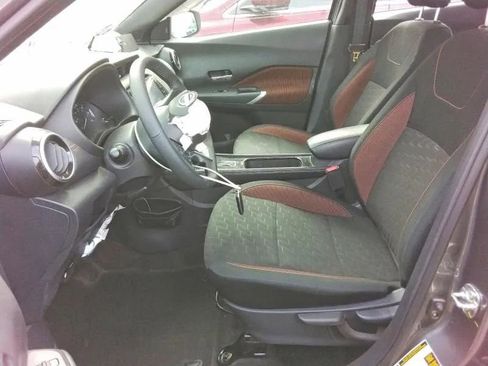 Used 2024 Nissan Kicks SR image 7