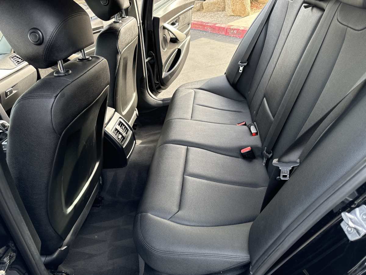 Used 2018 BMW 320i Sedan RWD image 24
