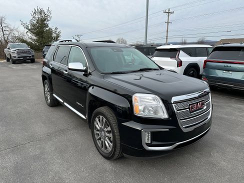 Used 2017 GMC Terrain Denali image 3