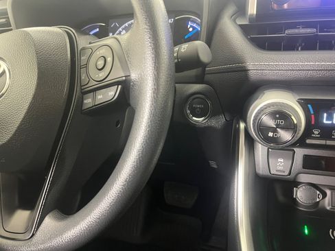 Used 2025 Toyota RAV4 XLE w/ Convenience Package AWD/4WD image 29