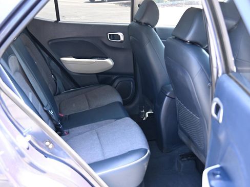Used 2022 Hyundai Venue Limited FWD image 23