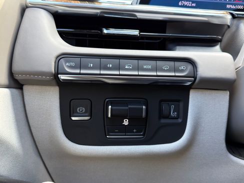 Used 2023 Cadillac Escalade Premium Luxury Platinum image 23